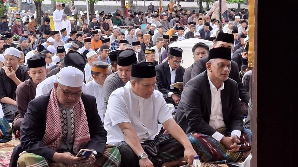 Sufriadi Arif sholat idul adha 1446 H di Lapangan Merdeka Sengkang, Sejumlah Tokoh Hadir